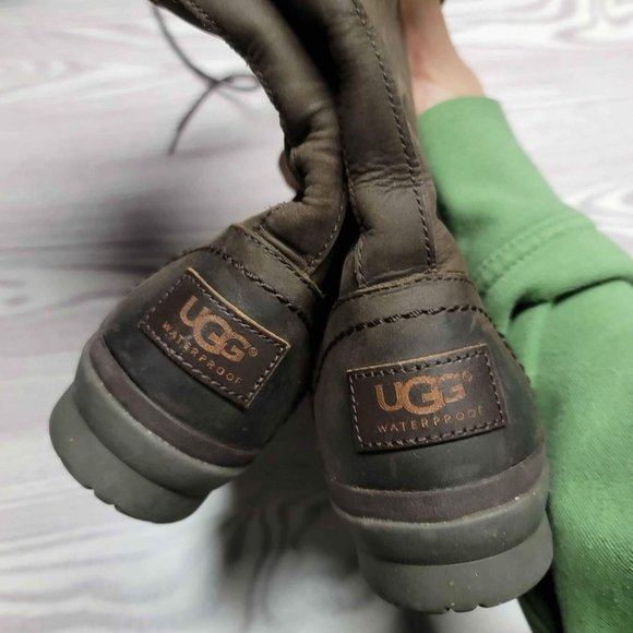 UGG 'Elsa' Waterproof Boot - size 6 - Picture 6 of 7